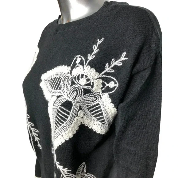 🛍️3/$40 Chaps Black  Embroidered Crewneck Sweater Black Winter White Size Small - Picture 2 of 5